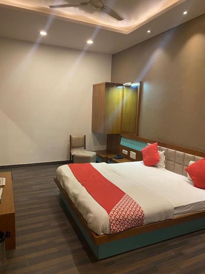 Hotel Raghupati Ayodhya Exterior foto